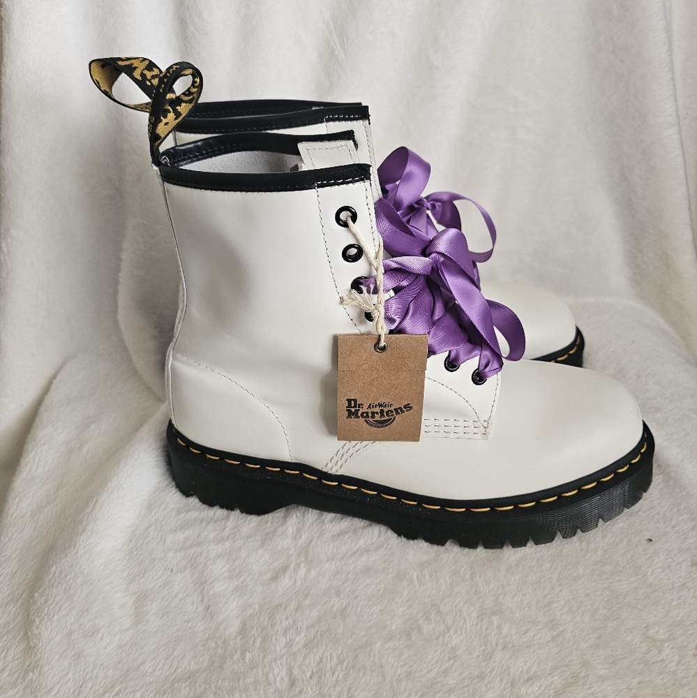 Doc Martins 1460 WOMEN'S SMOOTH LEATHER LACE UP BOOTS